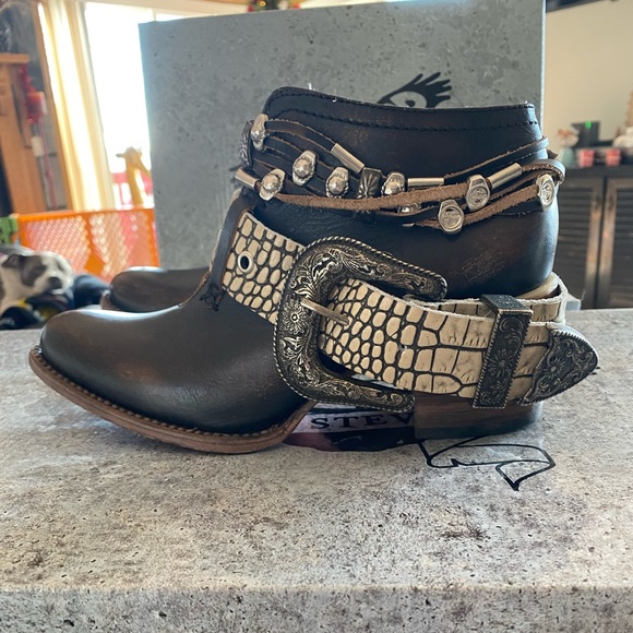 Freebird by Steven Saloon Black Leather booties size 8 - Picture 1 of 6